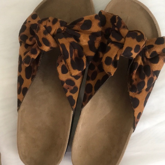 Cheetah bow slides NWOB Size 38 (8) - Picture 3 of 5